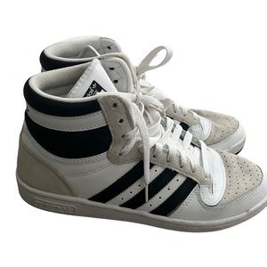 Men’s size 8 Adidas high top sneaker